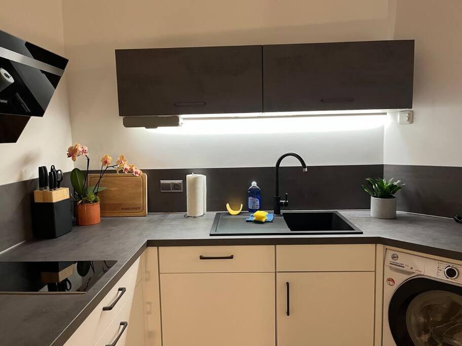 Neu Sanierte Wohnung Fuer 2-4 P Eschwege Bagian luar foto