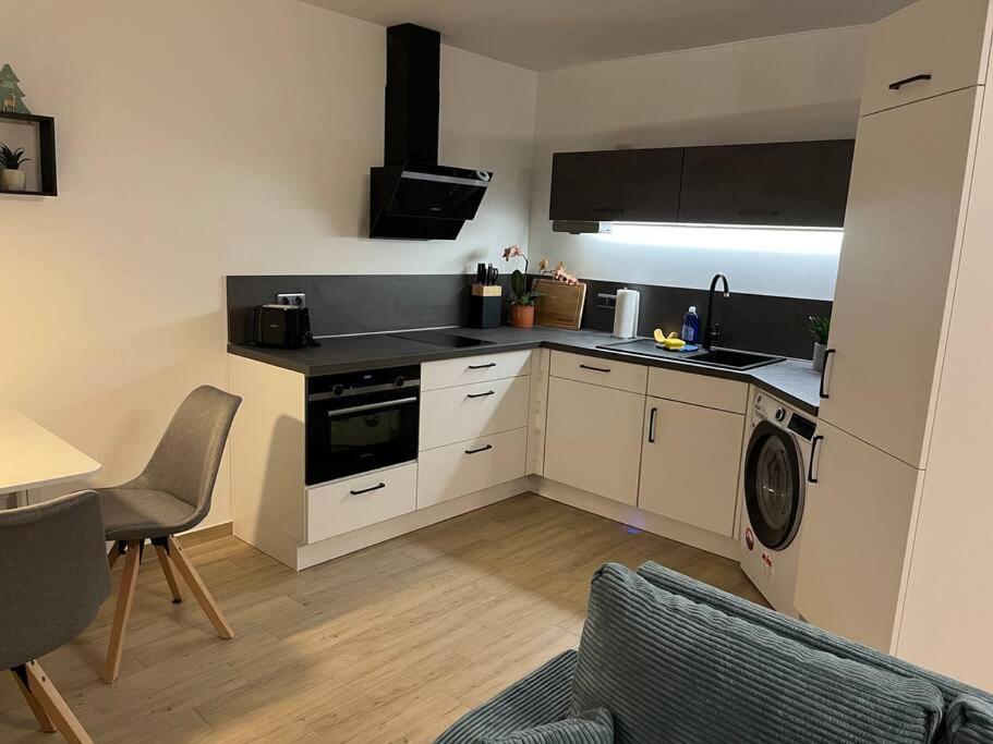 Neu Sanierte Wohnung Fuer 2-4 P Eschwege Bagian luar foto