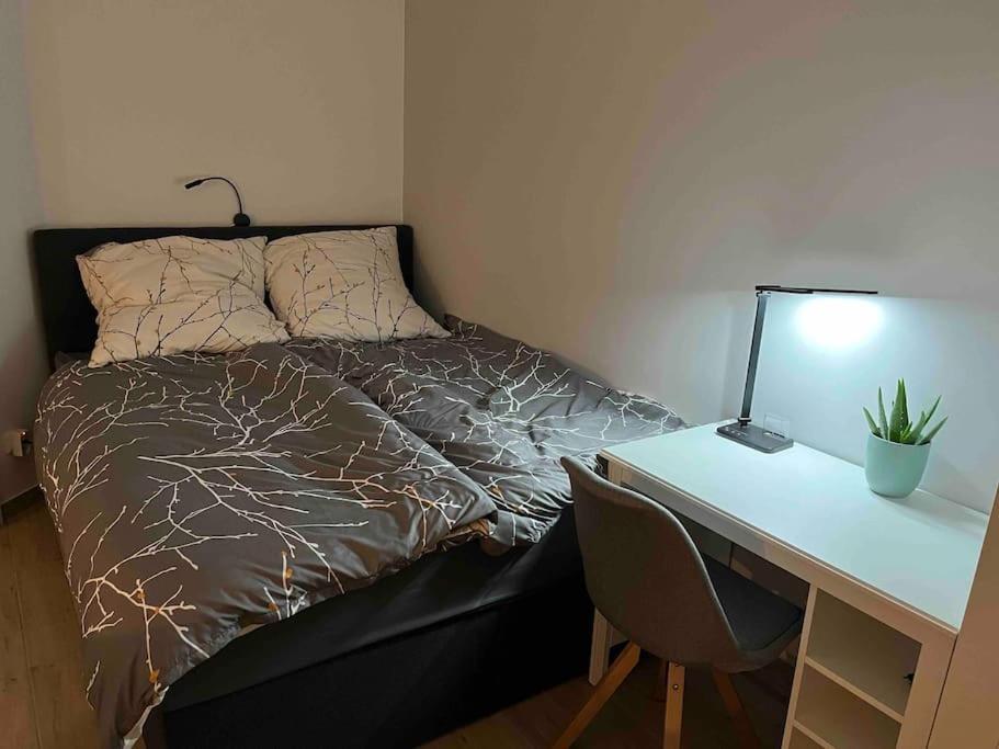 Neu Sanierte Wohnung Fuer 2-4 P Eschwege Bagian luar foto