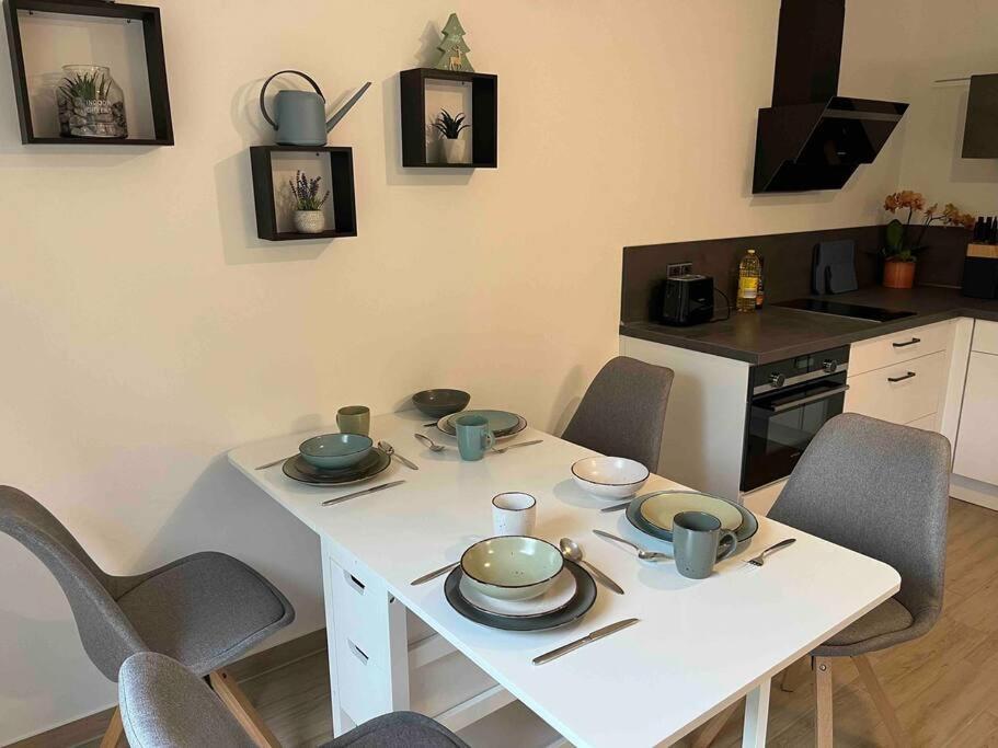 Neu Sanierte Wohnung Fuer 2-4 P Eschwege Bagian luar foto